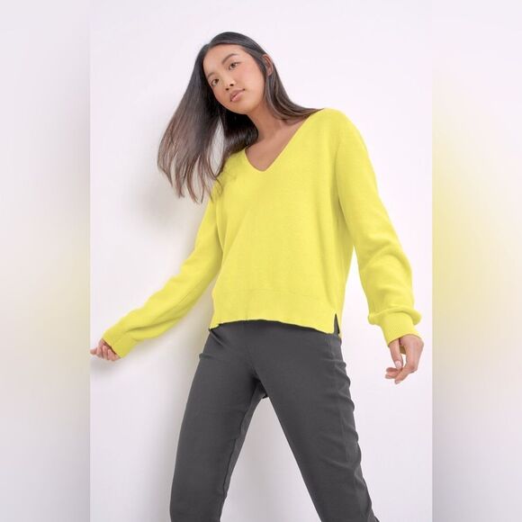 NWT Lumiere Lemon‎ Yellow Pullover V-Neck Balloon Sleeve Top Medium - Picture 1 of 7